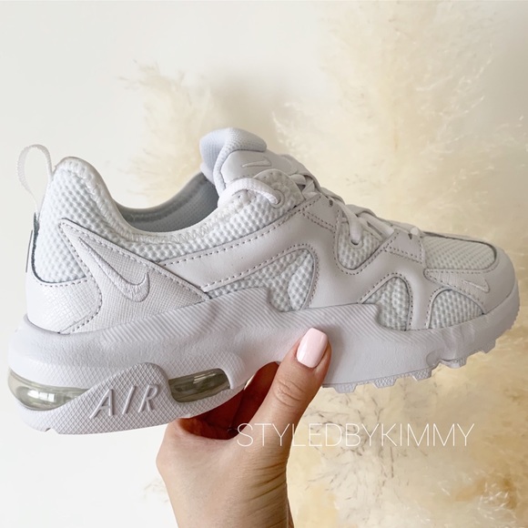 nike air graviton white